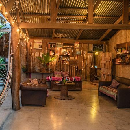 Auberge de jeunesse Roots Family à Puerto Viejo de Talamanca Extérieur photo