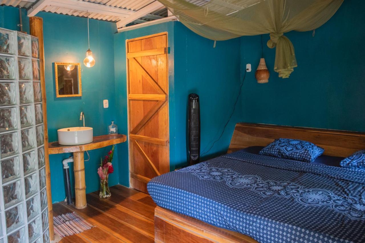 Auberge de jeunesse Roots Family à Puerto Viejo de Talamanca Extérieur photo