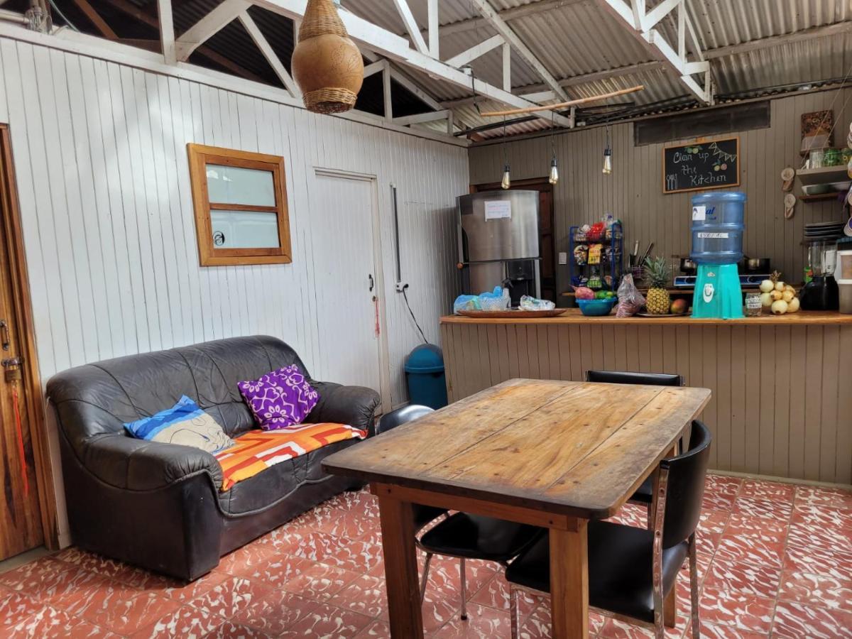 Auberge de jeunesse Roots Family à Puerto Viejo de Talamanca Extérieur photo