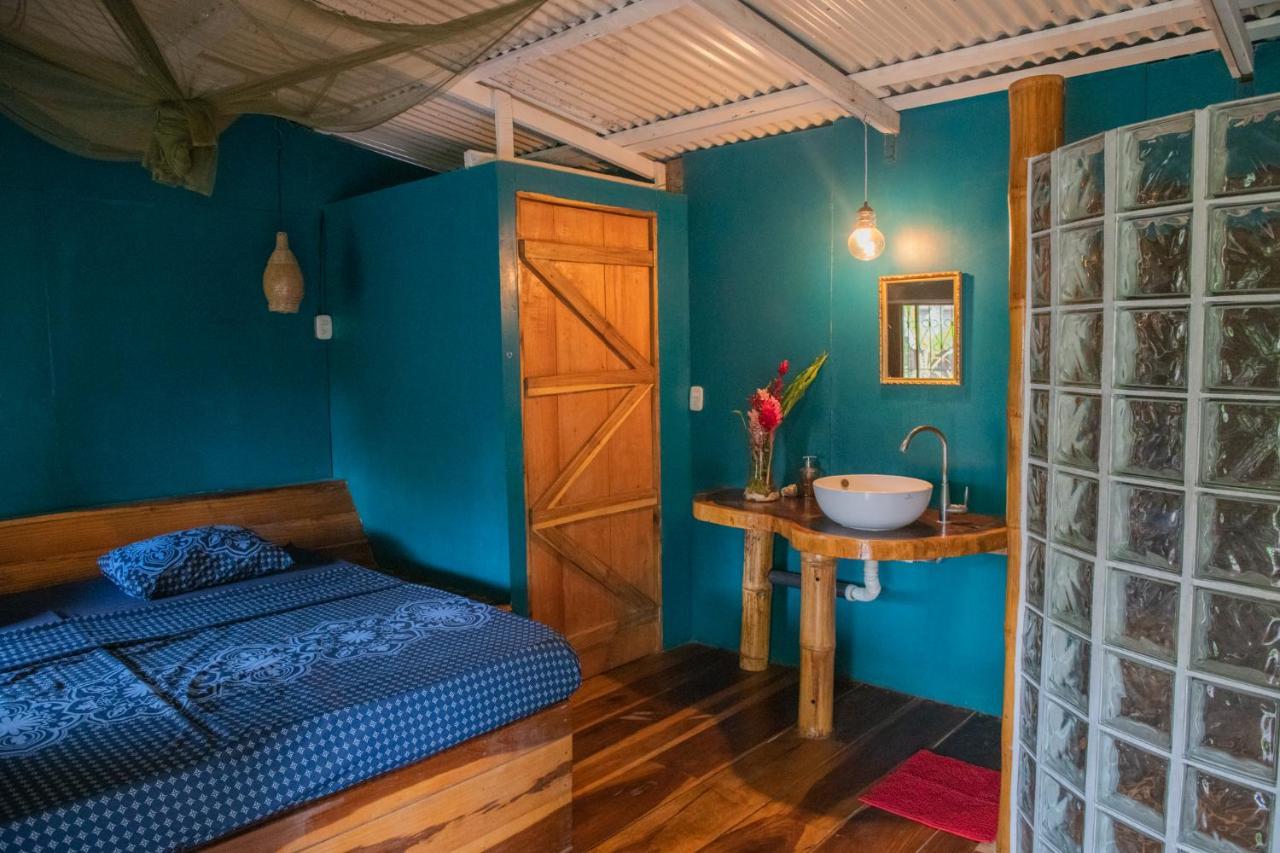 Auberge de jeunesse Roots Family à Puerto Viejo de Talamanca Extérieur photo