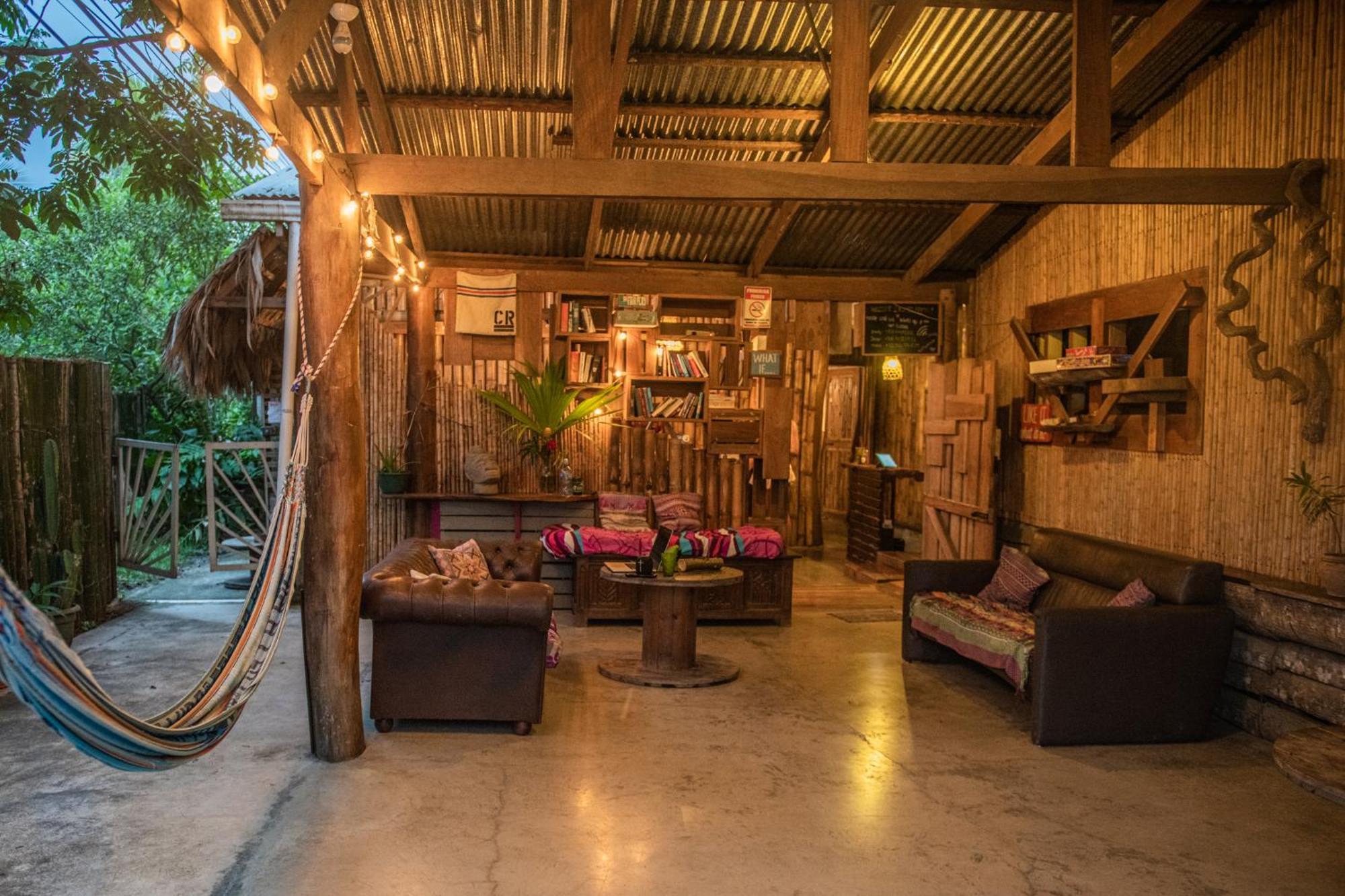Auberge de jeunesse Roots Family à Puerto Viejo de Talamanca Extérieur photo