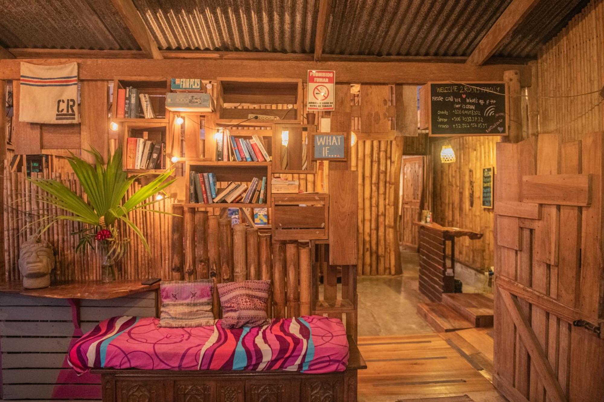 Auberge de jeunesse Roots Family à Puerto Viejo de Talamanca Extérieur photo